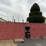 Maison Chaleureuse ,avec Piscine, Spa, Futuroscope