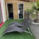 Feriehus Maison Chaleureuse ,avec Piscine, Spa, Futuroscope *