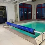 Feriehus Maison Chaleureuse ,avec Piscine, Spa, Futuroscope *