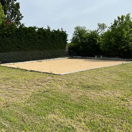 بيت للعطل Maison Chaleureuse ,avec Piscine, Spa, Futuroscope *