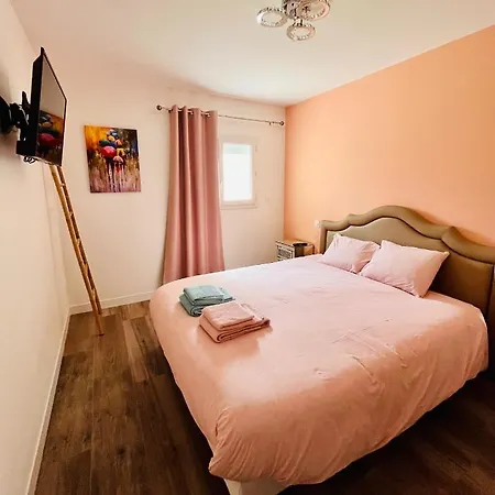 Maison Chaleureuse ,avec Piscine, Spa, Futuroscope بيت للعطل جوانيه - كلان