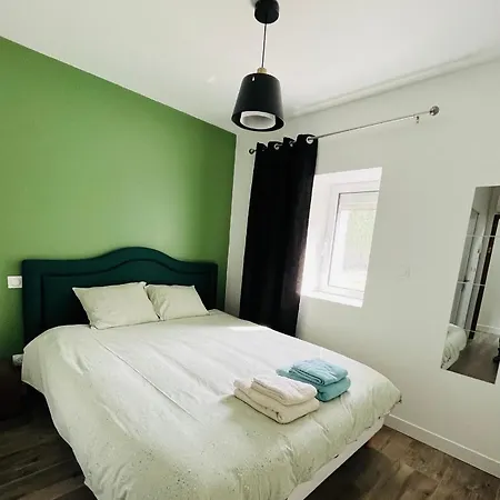 Maison Chaleureuse ,avec Piscine, Spa, Futuroscope 度假居 若奈克兰