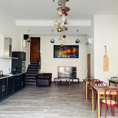 Maison, 6 Suites, Piscine, Jacuzzi, Futuroscope Nyaraló *