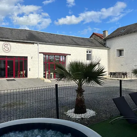 Maison Chaleureuse ,avec Piscine, Spa, Futuroscope 若奈克兰