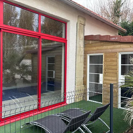 度假居 Maison Chaleureuse ,avec Piscine, Spa, Futuroscope *