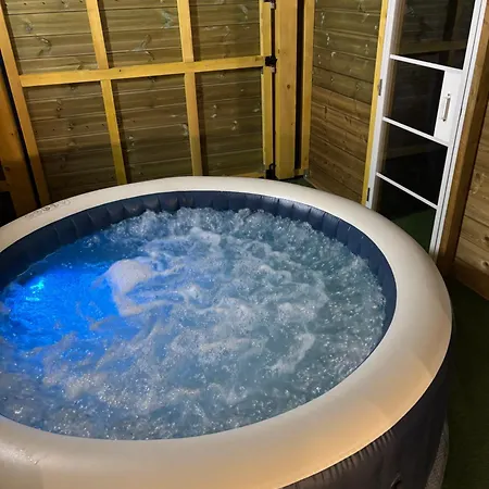 بيت للعطل Maison Chaleureuse ,avec Piscine, Spa, Futuroscope