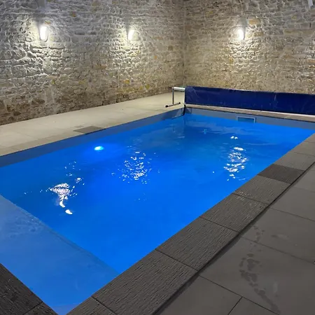 Maison Chaleureuse ,avec Piscine, Spa, Futuroscope * جوانيه - كلان