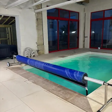Nyaraló Maison, 6 Suites, Piscine, Jacuzzi, Futuroscope *