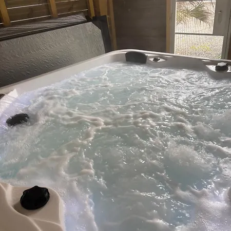 Maison Chaleureuse ,avec Piscine, Spa, Futuroscope Сasa de vacaciones Jaunay-Clan