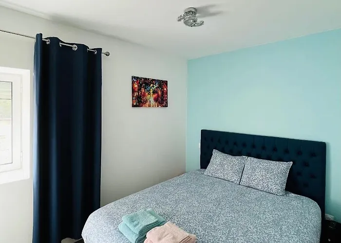 Сasa de vacaciones Maison Chaleureuse ,avec Piscine, Spa, Futuroscope