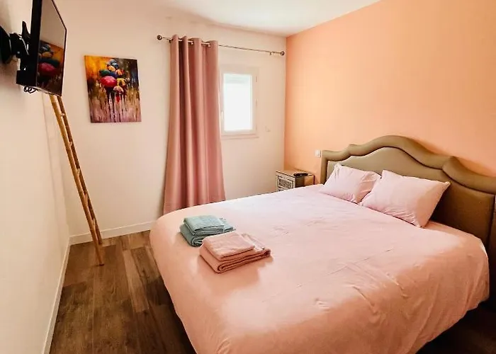 Maison Chaleureuse ,avec Piscine, Spa, Futuroscope Сasa de vacaciones Jaunay-Clan