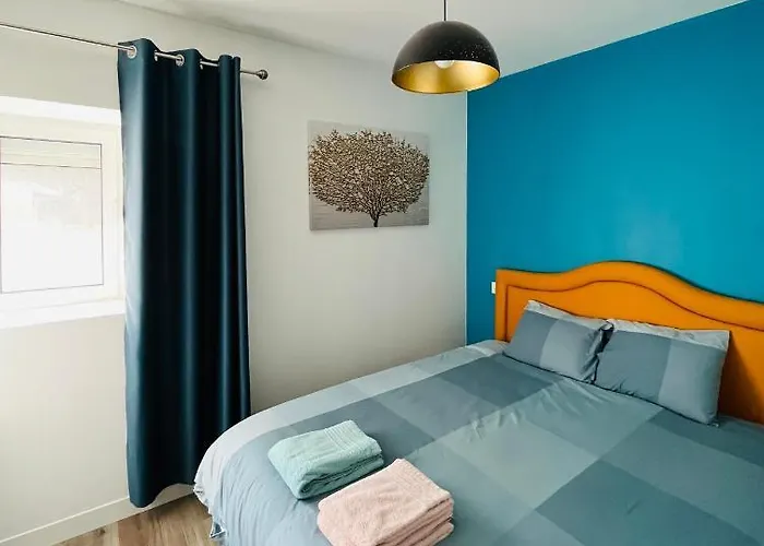 Сasa de vacaciones Maison Chaleureuse ,avec Piscine, Spa, Futuroscope *