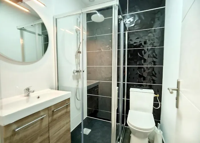 Сasa de vacaciones Maison Chaleureuse ,avec Piscine, Spa, Futuroscope Jaunay-Clan