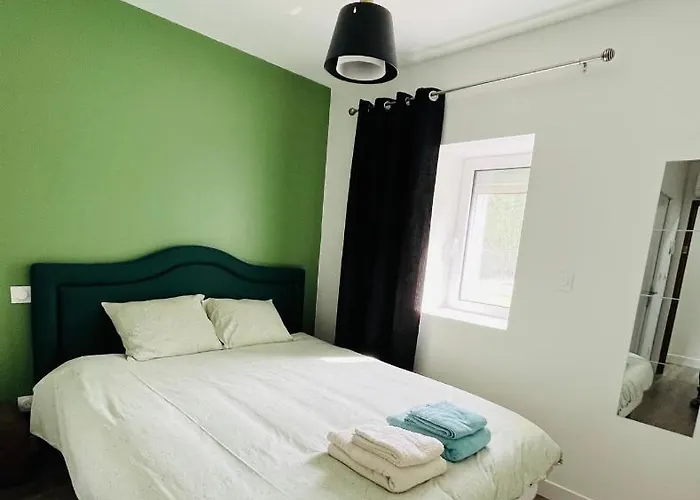 Maison Chaleureuse ,avec Piscine, Spa, Futuroscope Сasa de vacaciones Jaunay-Clan