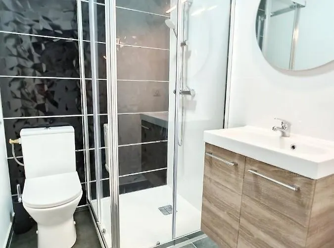 Maison Chaleureuse ,avec Piscine, Spa, Futuroscope Сasa de vacaciones Jaunay-Clan