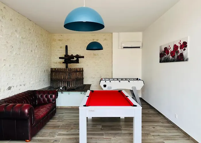 Maison Chaleureuse ,avec Piscine, Spa, Futuroscope *