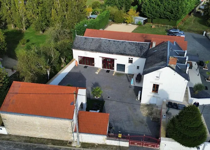 Maison Chaleureuse ,avec Piscine, Spa, Futuroscope *