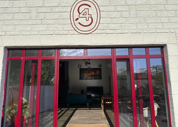 Сasa de vacaciones Maison Chaleureuse ,avec Piscine, Spa, Futuroscope