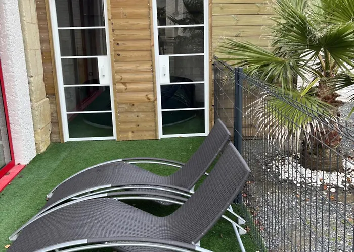 Maison Chaleureuse ,avec Piscine, Spa, Futuroscope Сasa de vacaciones Jaunay-Clan