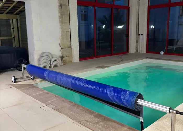 Сasa de vacaciones Maison Chaleureuse ,avec Piscine, Spa, Futuroscope *