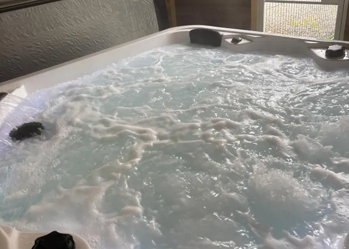 Maison Chaleureuse ,avec Piscine, Spa, Futuroscope Сasa de vacaciones Jaunay-Clan