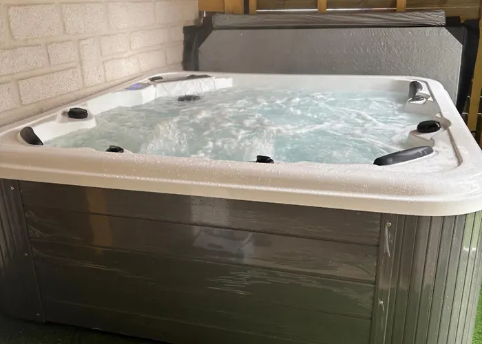 Maison Chaleureuse ,avec Piscine, Spa, Futuroscope *